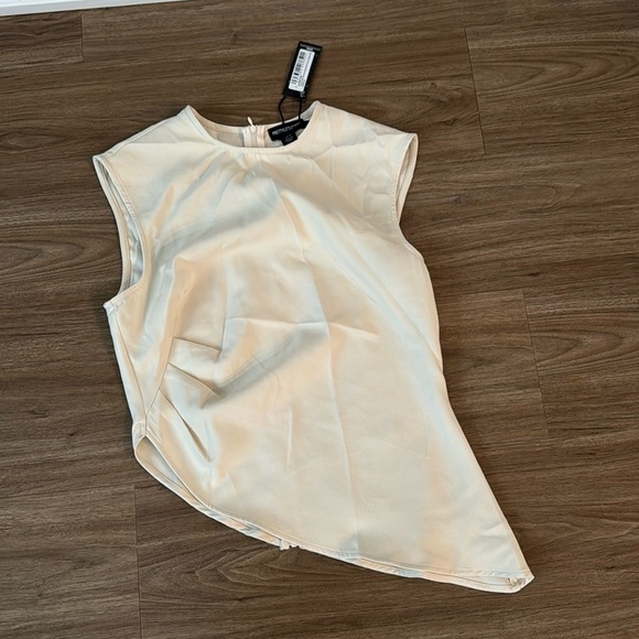 PrettyLittleThing Cream Tailored Side Ruched Asymmetric Hem Longline Top - Picture 2 of 3